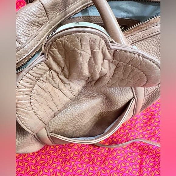 Tory Burch Vintage Amanda Middy Camel Logo Handbag - Picture 8 of 8